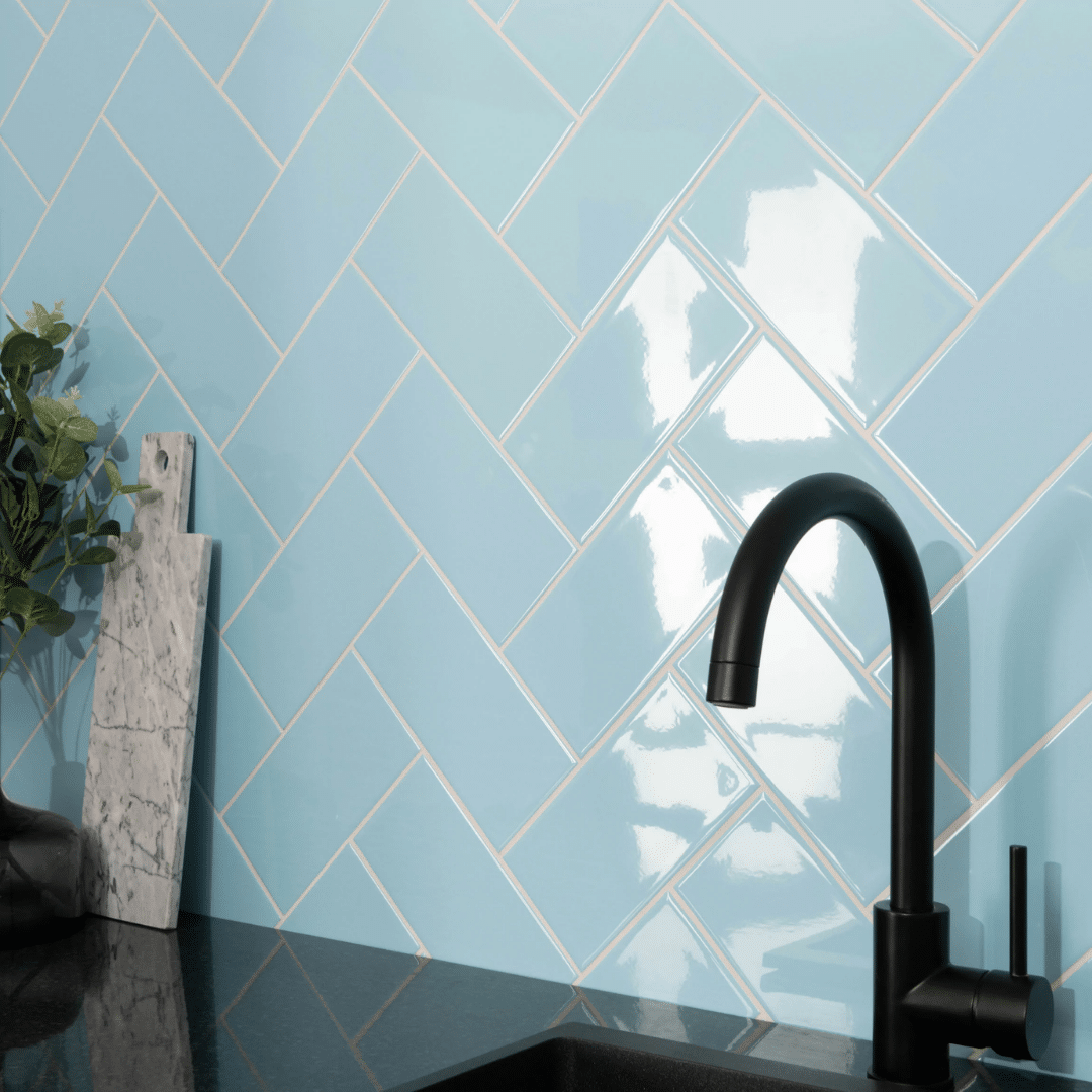 Monocolour Alga Green ceramic wall tiles with glossy finish