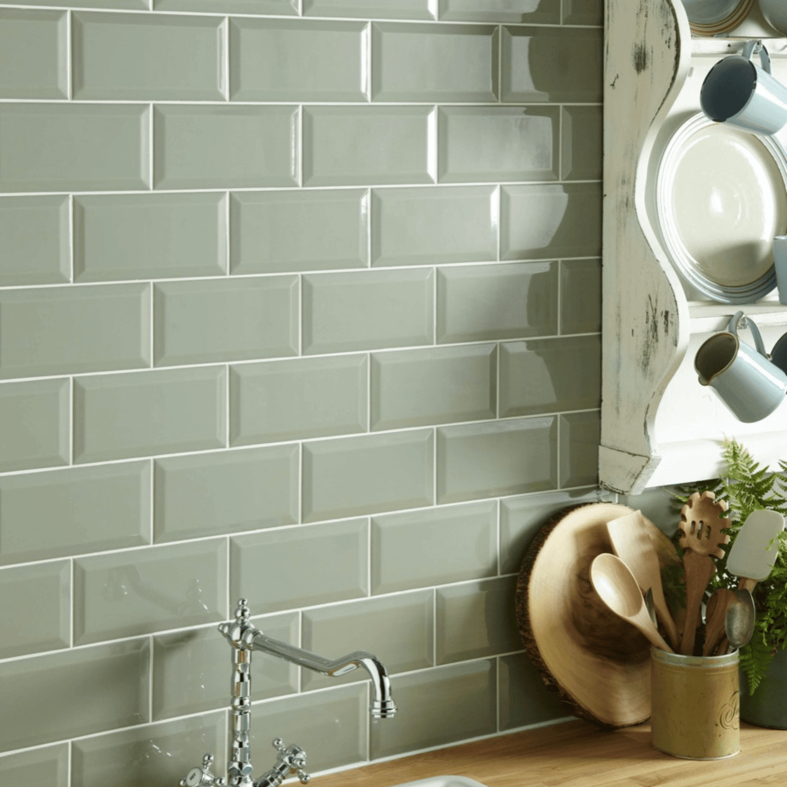 Gloss green ceramic tile