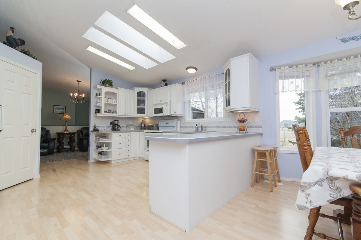Best Kitchen Floor Tiles for UK Homes That Are Durable and Easy to Clean