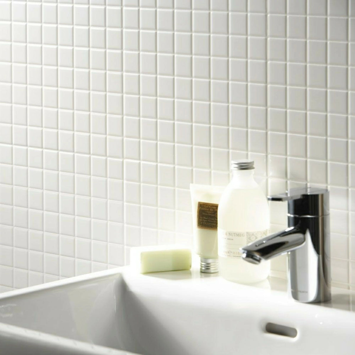White polished porcelain mosaic wall floor tile design