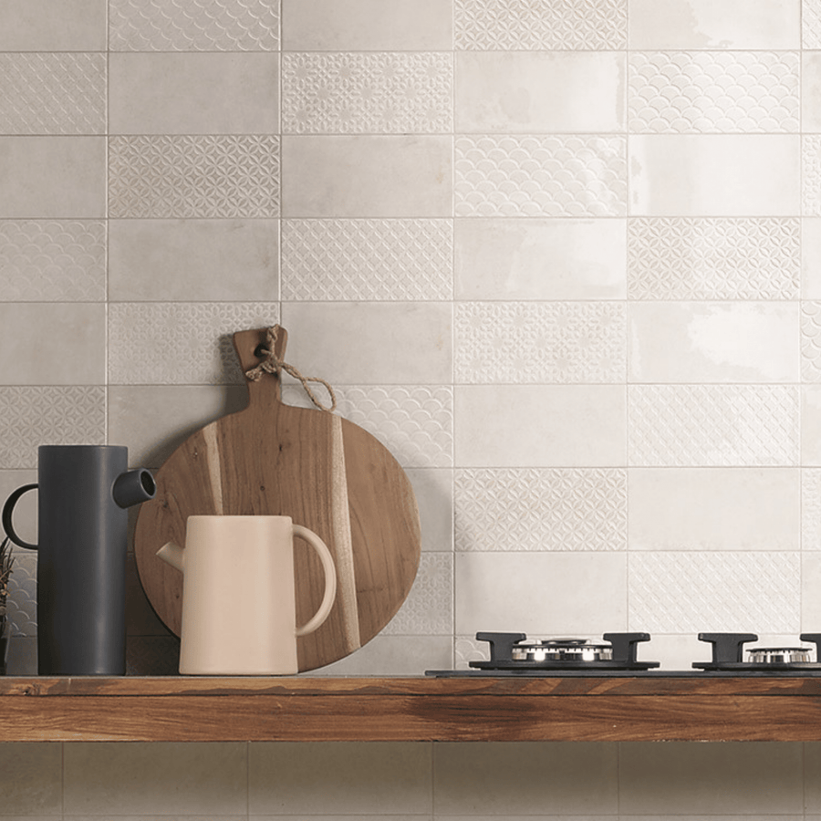 Chiswick Bianco Decor wall tile with gloss finish